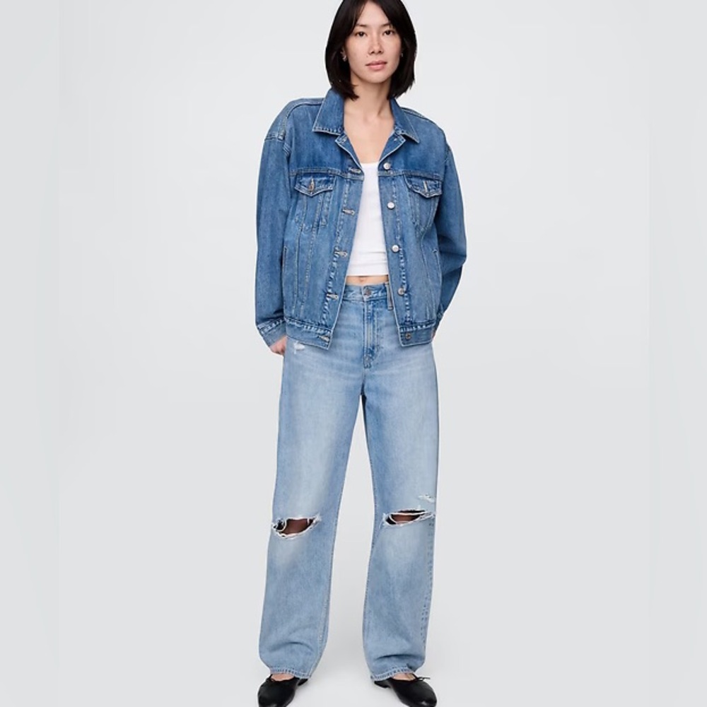 GAP Women’s  High Rise Barrel Distressed Jeans